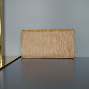Louis Vuitton Beutiful Epi Leather Wallet